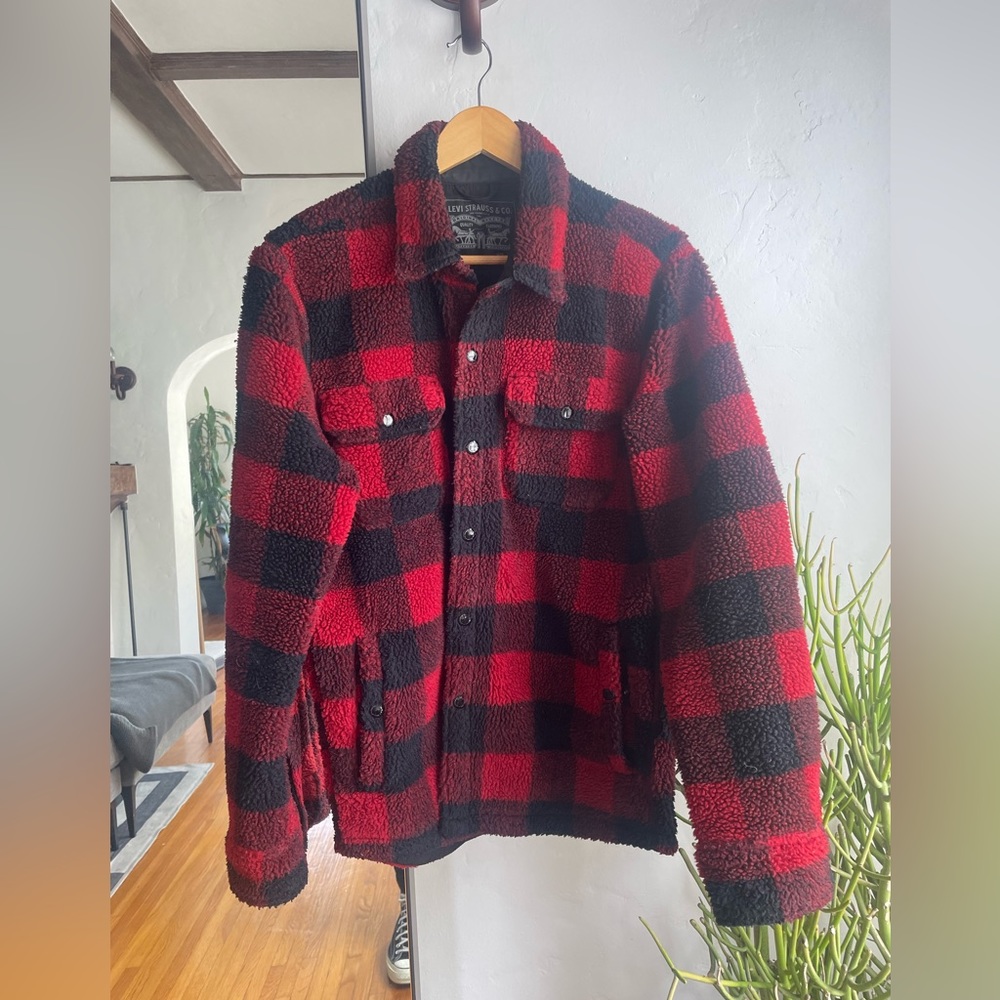 Men’s Levi’s Red Plaid Fleece Sherpa Jacket. Size Small